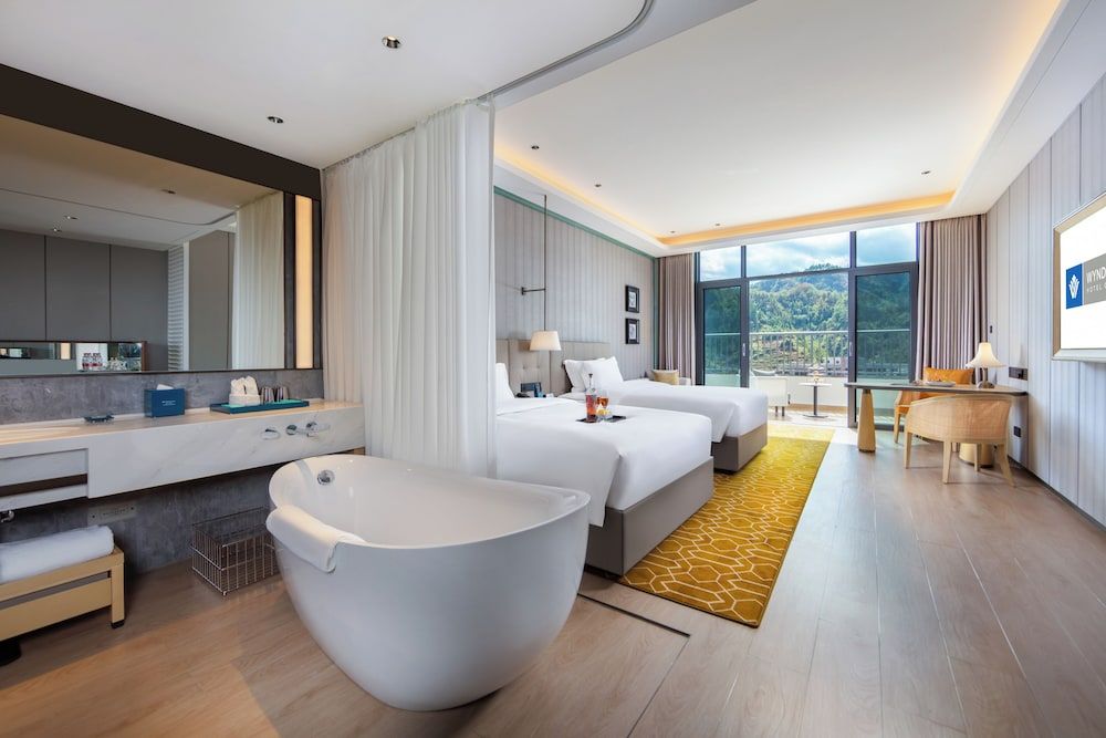 Wyndham Grand Plaza Royale Hot Springs Fenghuang -1 estrellas en Fenghuang
