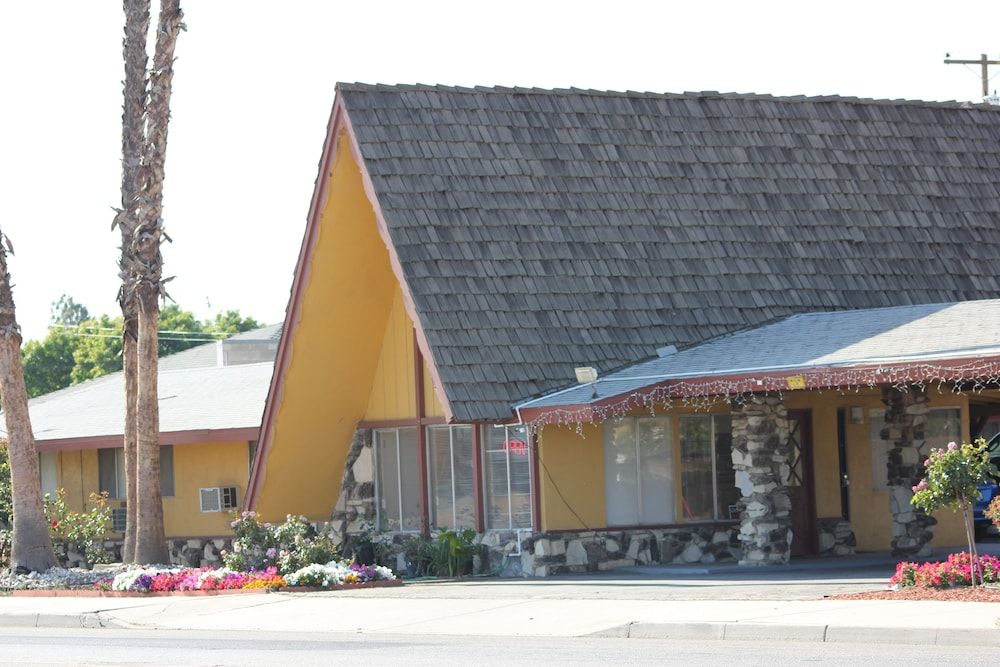 Cinderella Motel 3