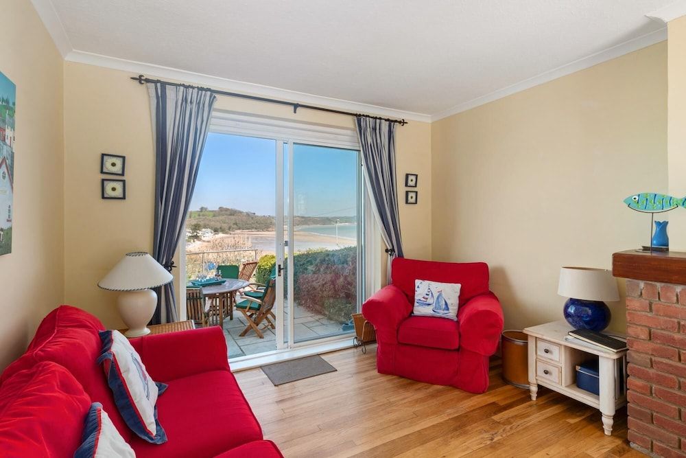 White Sails - Beach and Harbour Views -1 estrellas en Saundersfoot