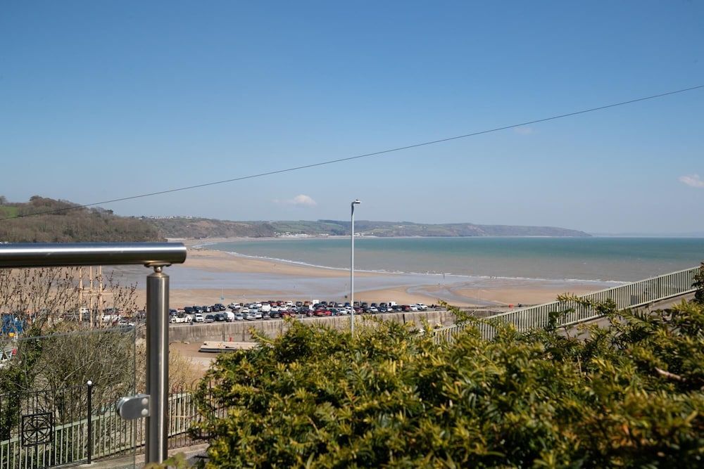 White Sails - Beach and Harbour Views 3
