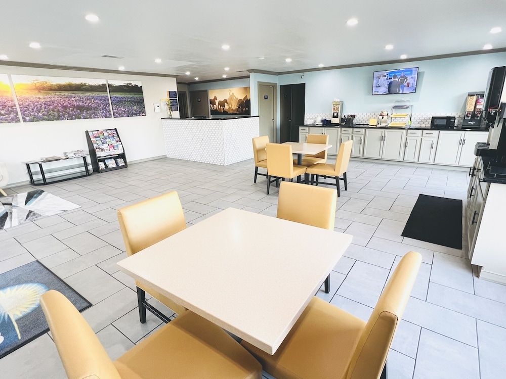 Days Inn by Wyndham Canton 2