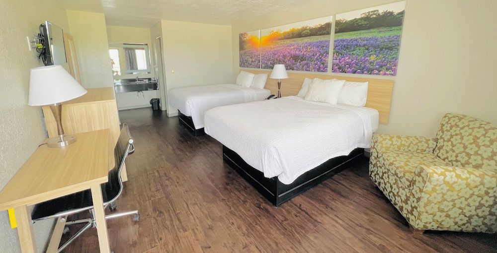 Days Inn by Wyndham Canton 3