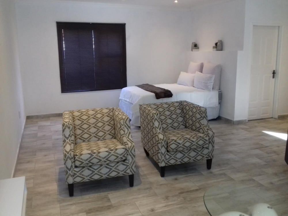 Mayberrypark Guest Lodge 2
