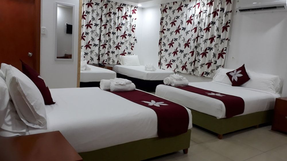 Alec's Hotel 2