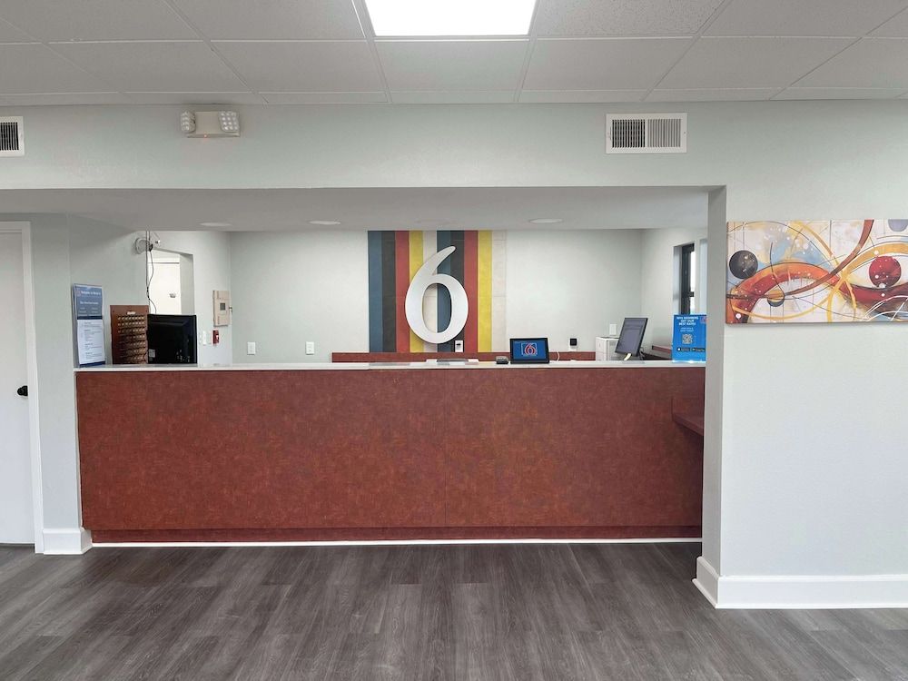Motel 6 Cleveland, MS - Delta State University 2
