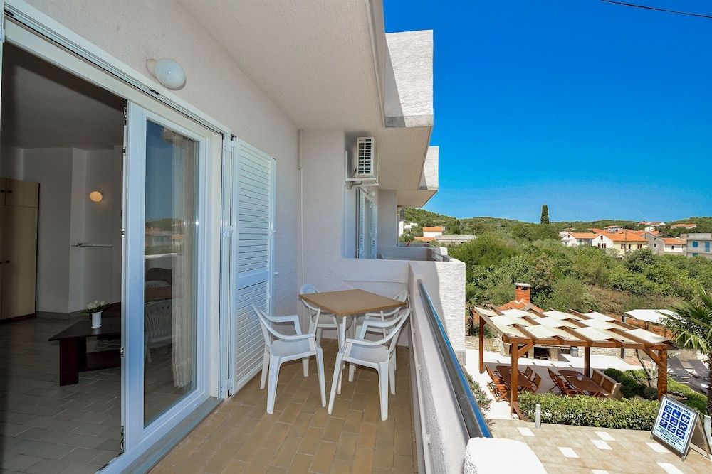 Apartments Villa Ana -1 estrellas en Kukljica