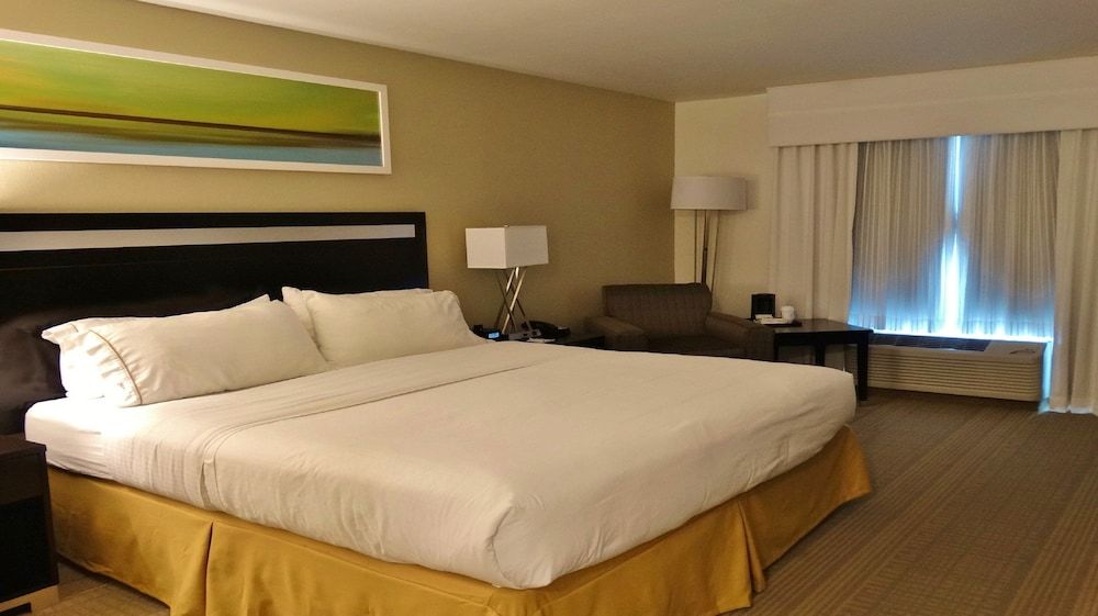 Holiday Inn Express & Suites Montgomery by IHG 3