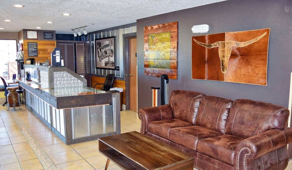 Super 8 by Wyndham Victoria/North/Mall Area 2