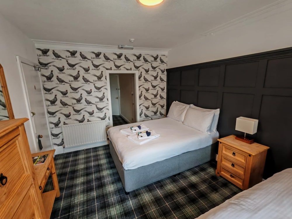 The Grapes Hotel 2