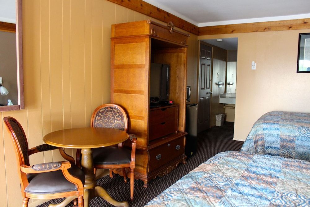 Executive Inn and Suites 3
