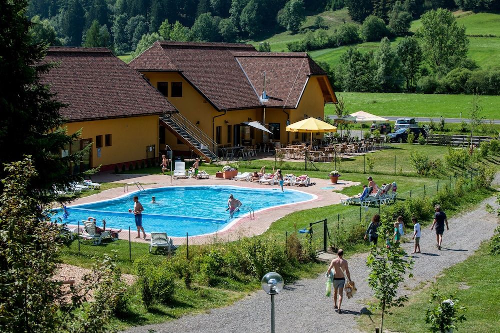 Happy Camp in Camping Bella Austria 4 estrellas en Sankt Peter am Kammersberg