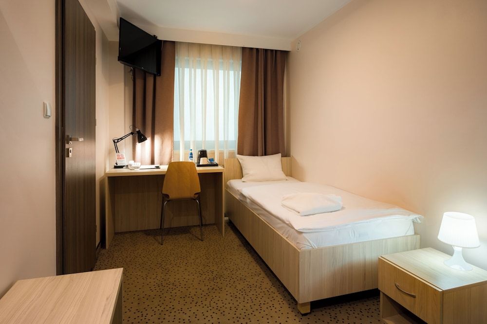 HOTEL PORTO 3 estrellas en Radomsko