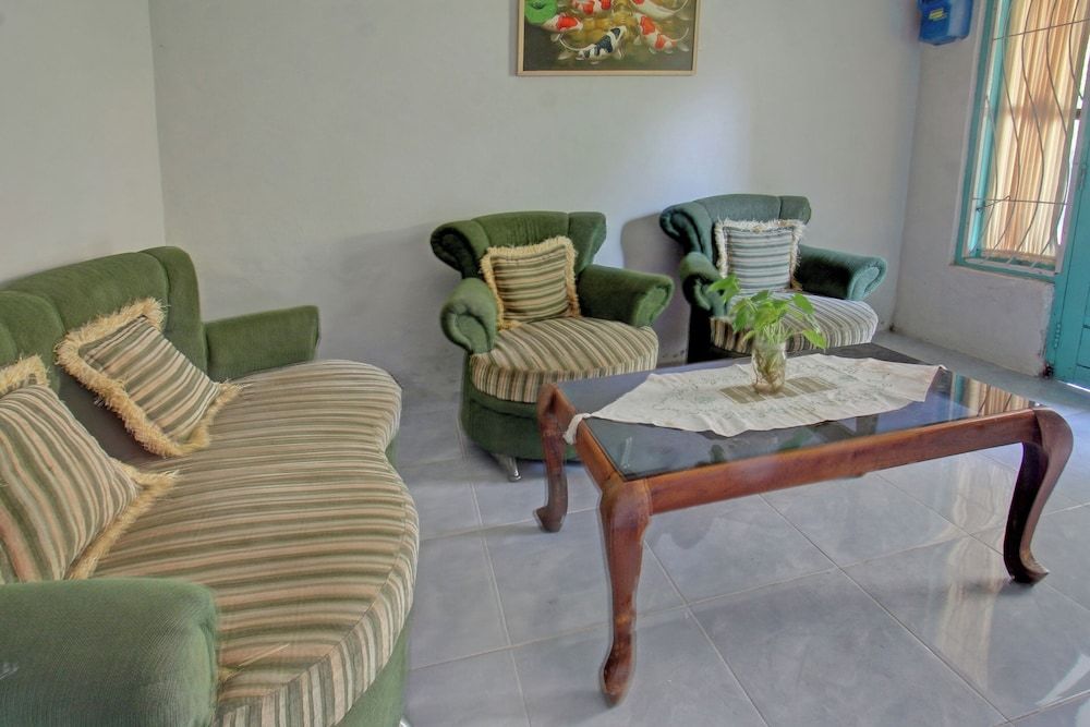 OYO 92825 Kamar Lombok 3