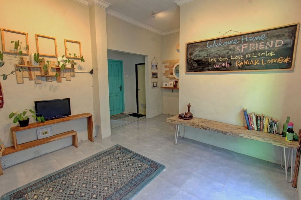 OYO 92825 Kamar Lombok 2
