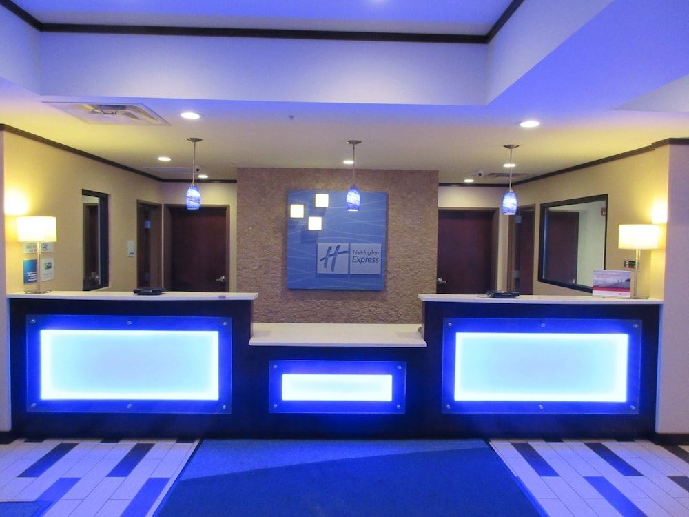 Holiday Inn Express & Suites Butler by IHG 3