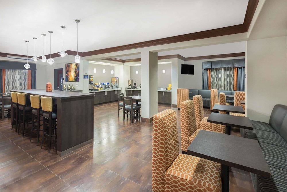 Days Inn by Wyndham Dilley 2
