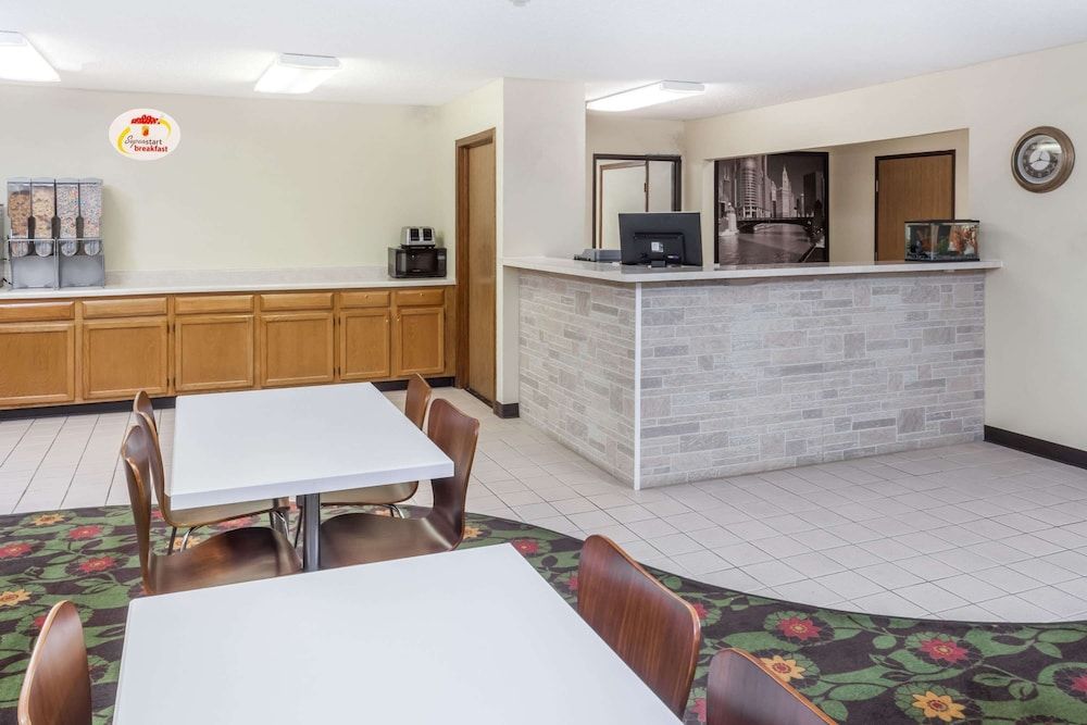 Super 8 by Wyndham Pekin/Peoria Area 2