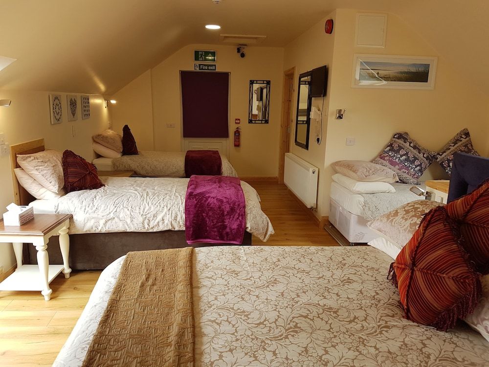 Kylemore Pass Hotel 3