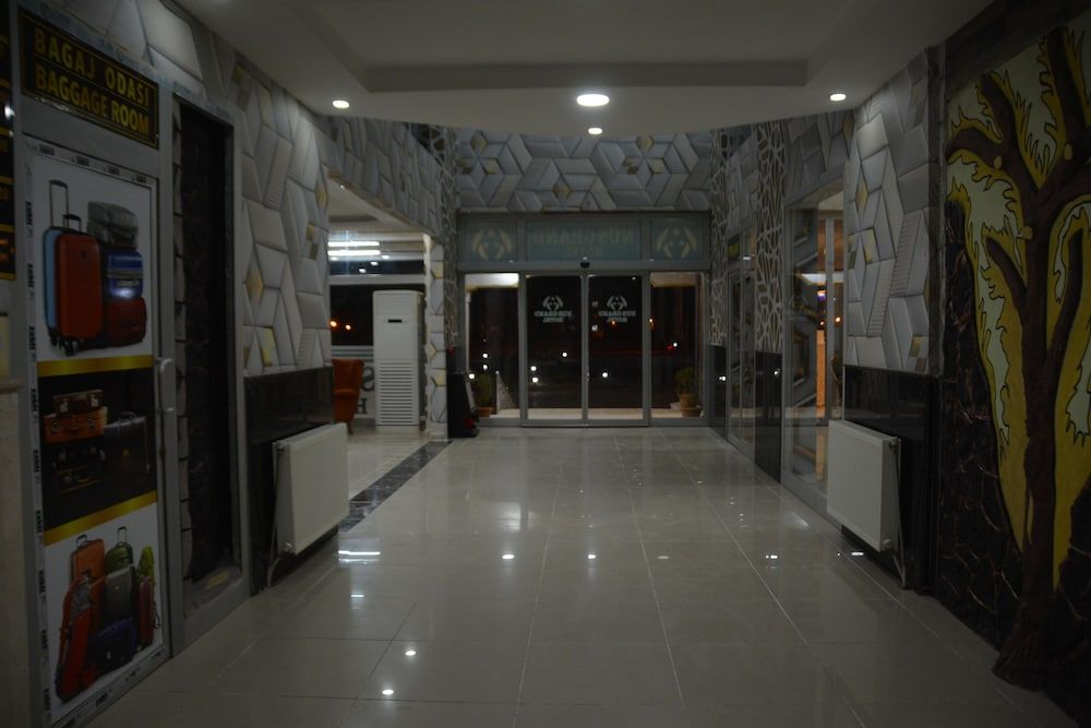 Nus Grand Hotel 2