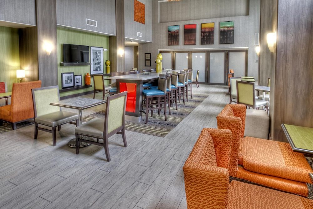 Hampton Inn & Suites Ada 2