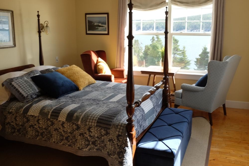 The Bread & Cheese Country Inn 3