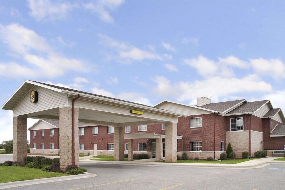 Super 8 by Wyndham Ava 2 estrellas en Ava