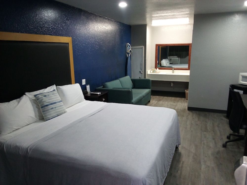 Coachman's Inn & Suites 3