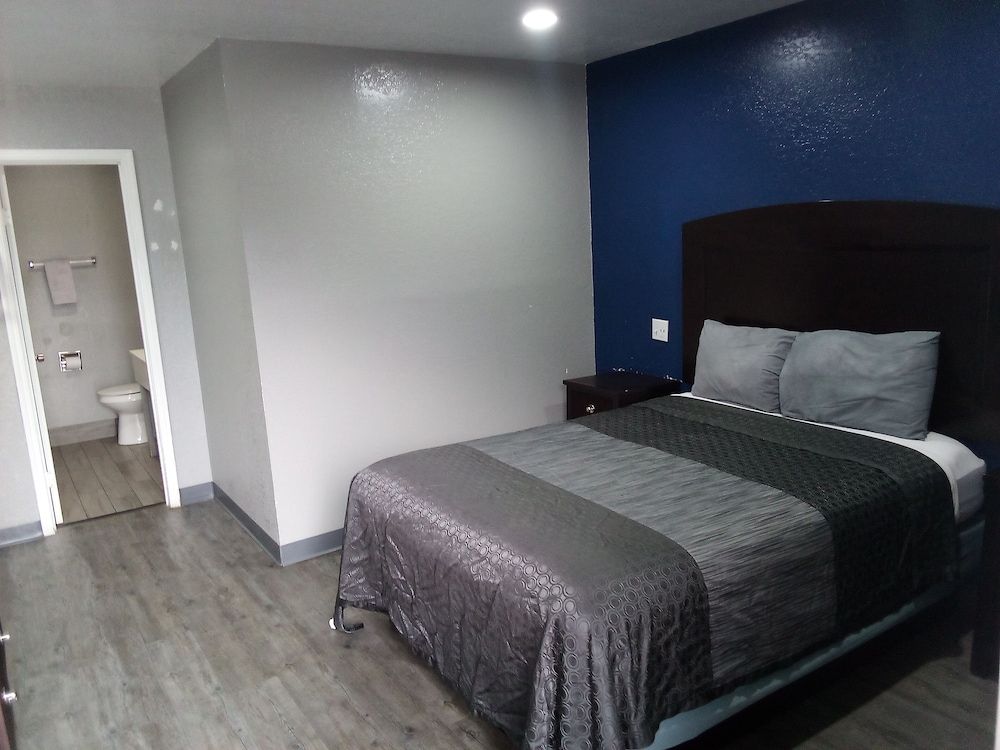 Coachman's Inn & Suites 2