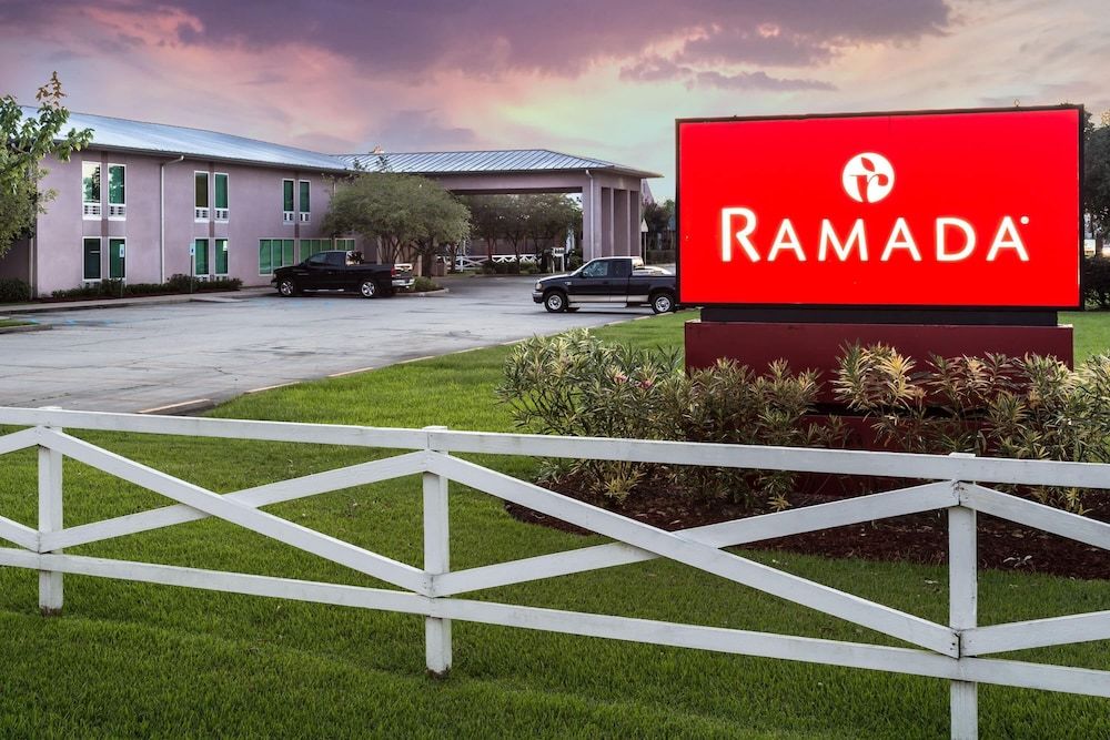 Ramada by Wyndham Luling 2 estrellas en Luling