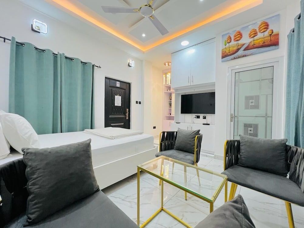 Kamara Lakeview Hotel 2