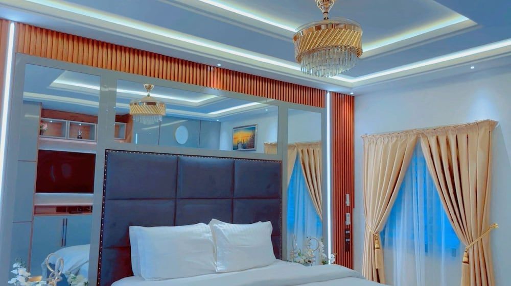 Kamara Lakeview Hotel 3 estrellas en Wa