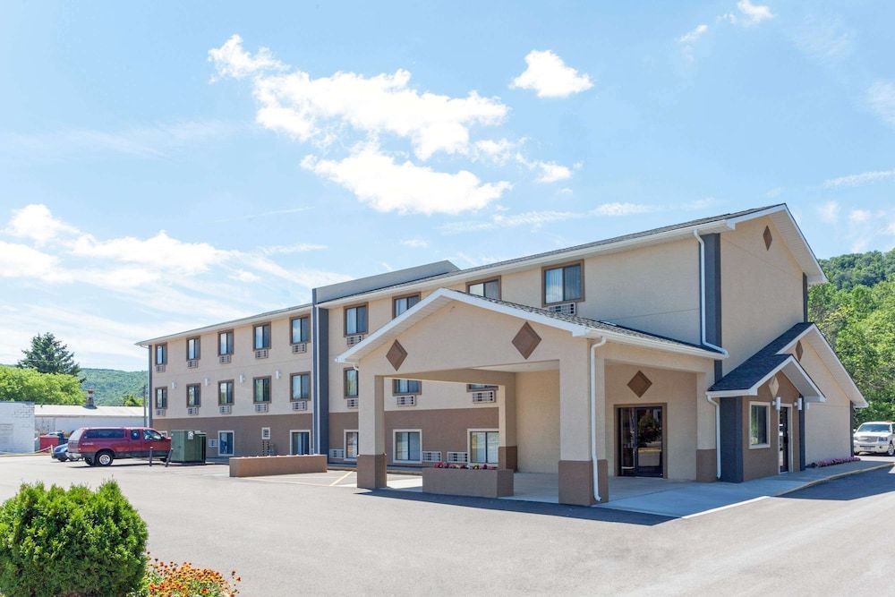Super 8 by Wyndham Bath Hammondsport Area 2 estrellas en Bath