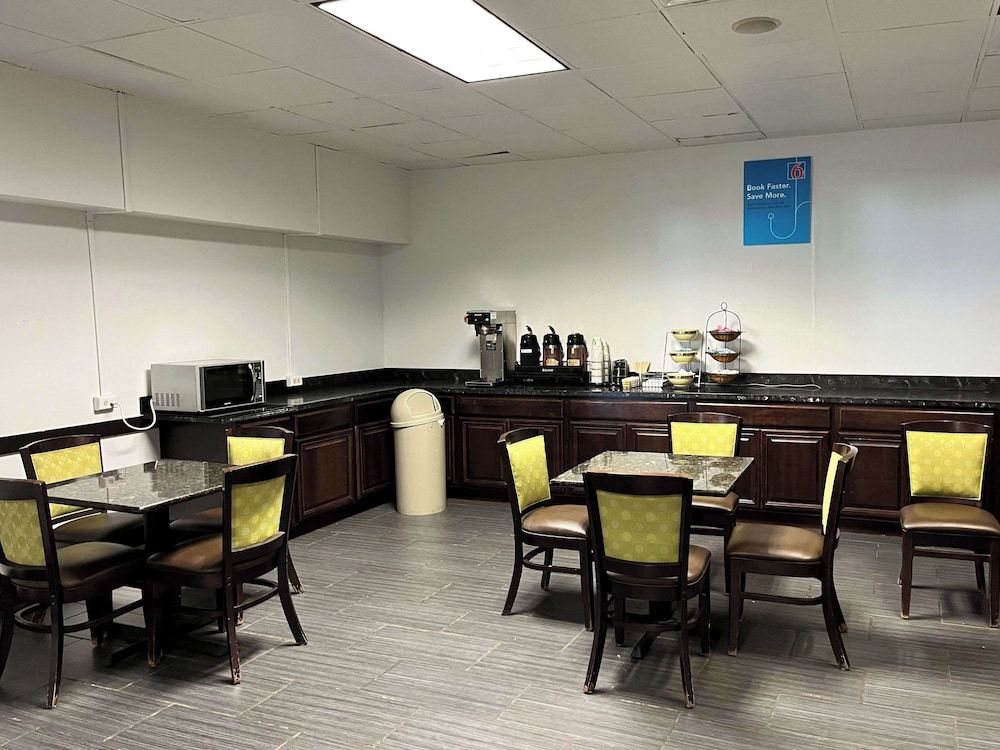 Studio 6 Suites Clarion, PA 3