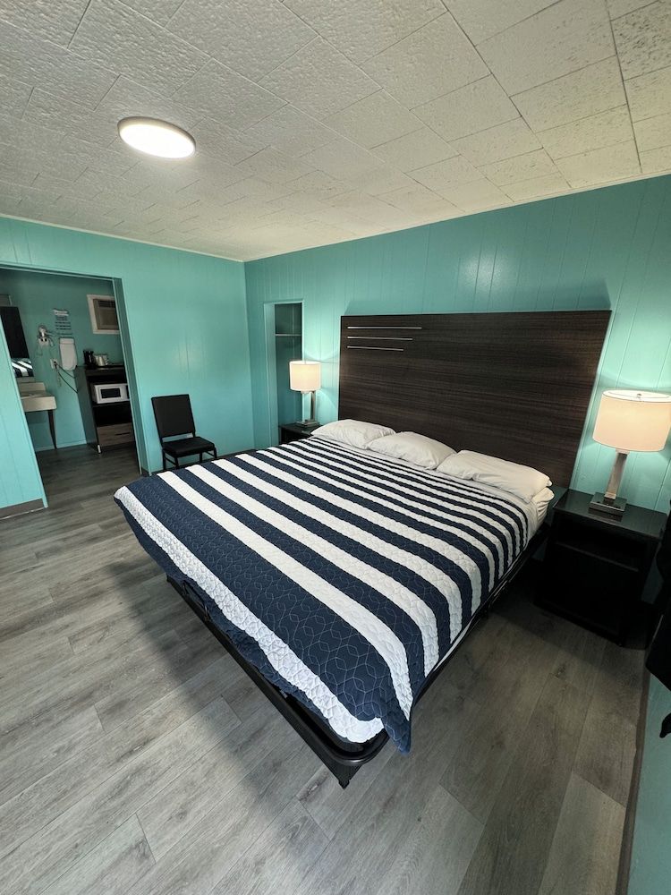Acorn Motel 2