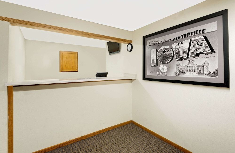 Super 8 by Wyndham Centerville 3