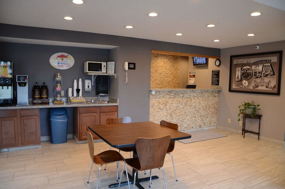 Super 8 by Wyndham Centerville 2
