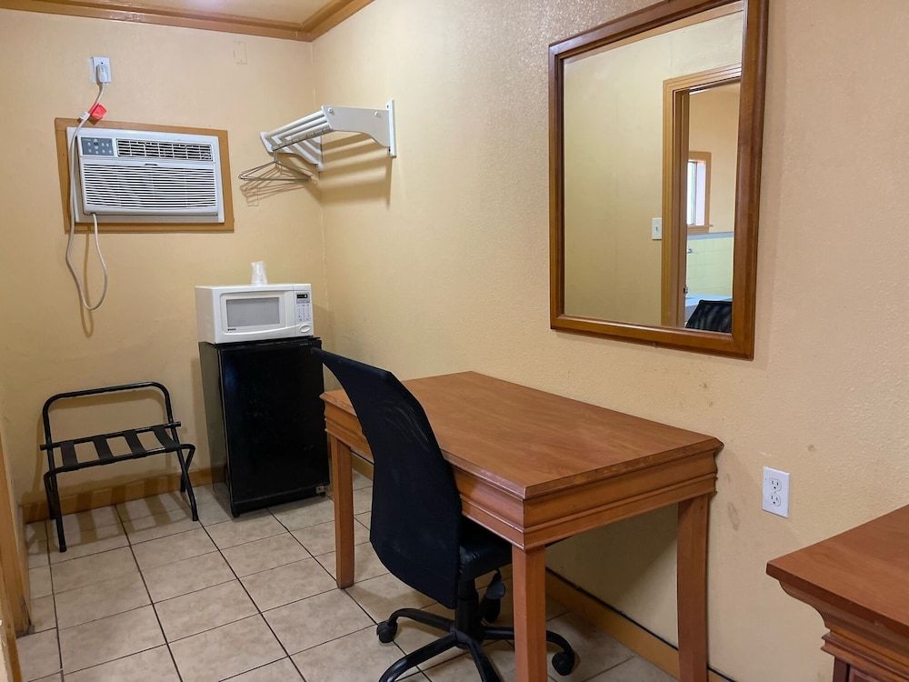 Budget Inn Motel 3