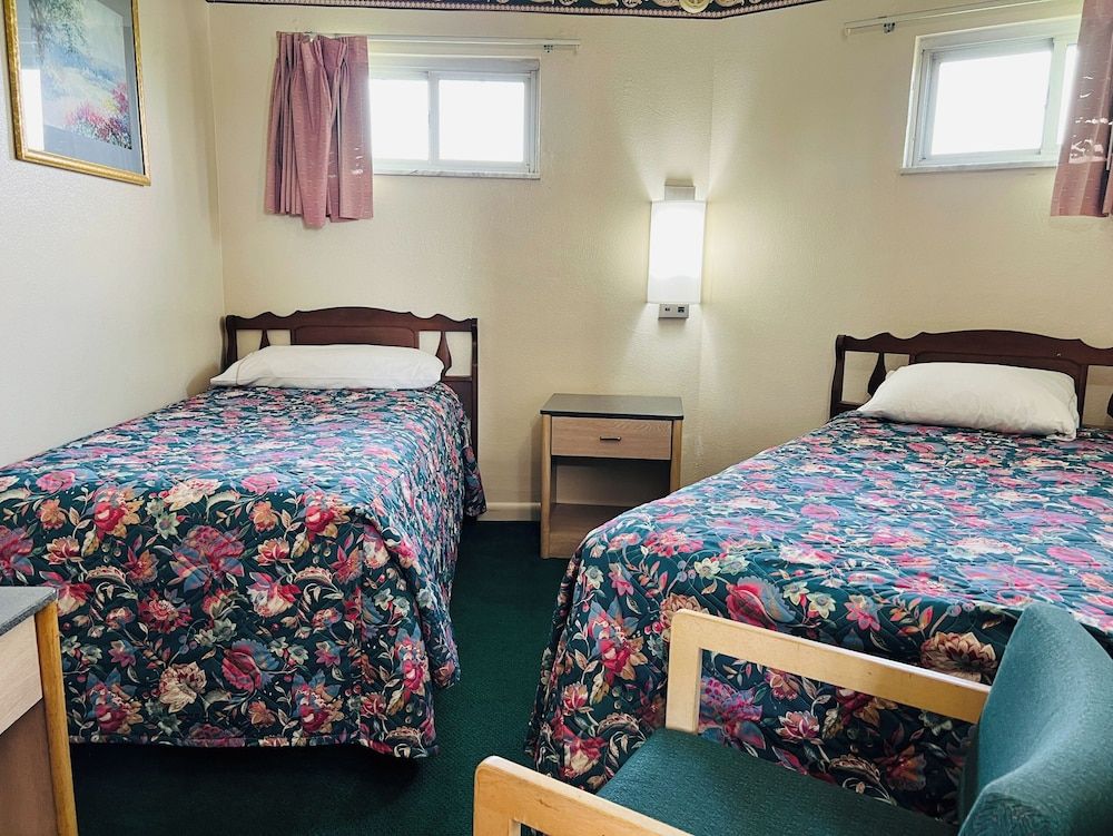 The Perrysburg Budget Inn 3