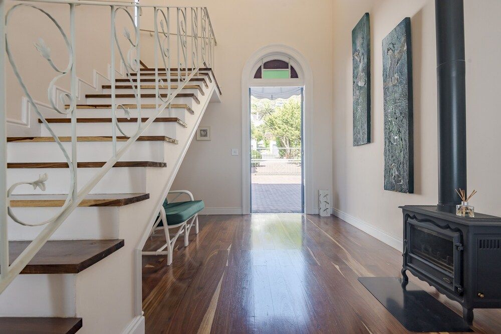 Sunny Cove Manor 3
