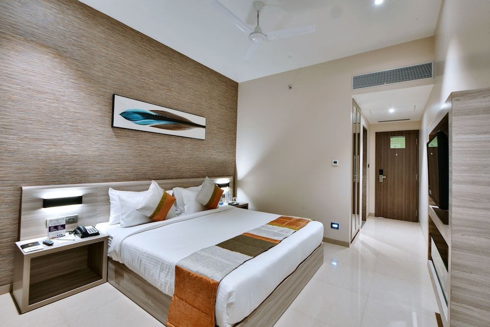 Click Hotel Pithampur 3