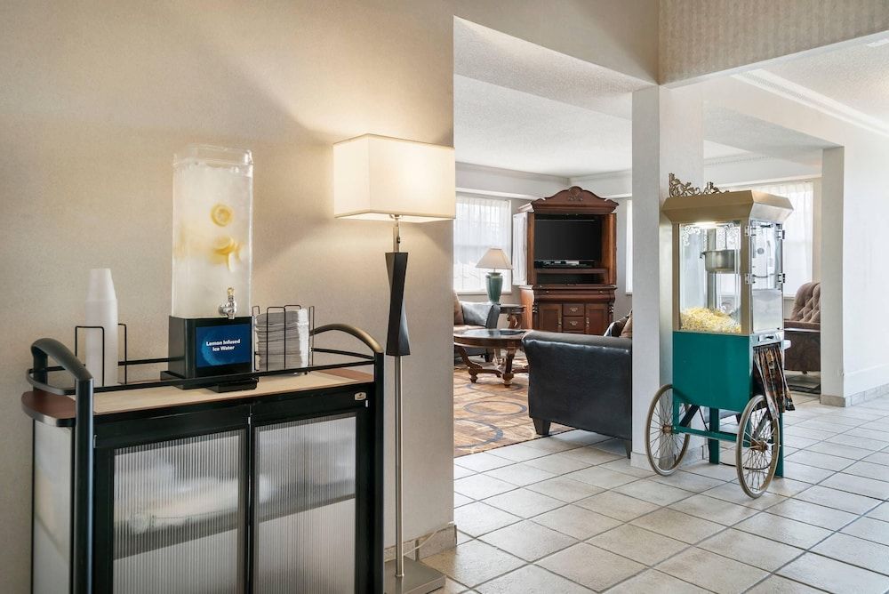 Quality Inn & Suites Manistique 2