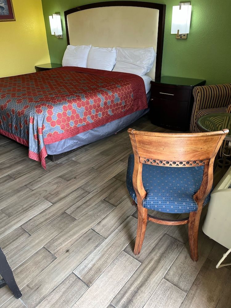 Hallmarc Inn New Albany 3