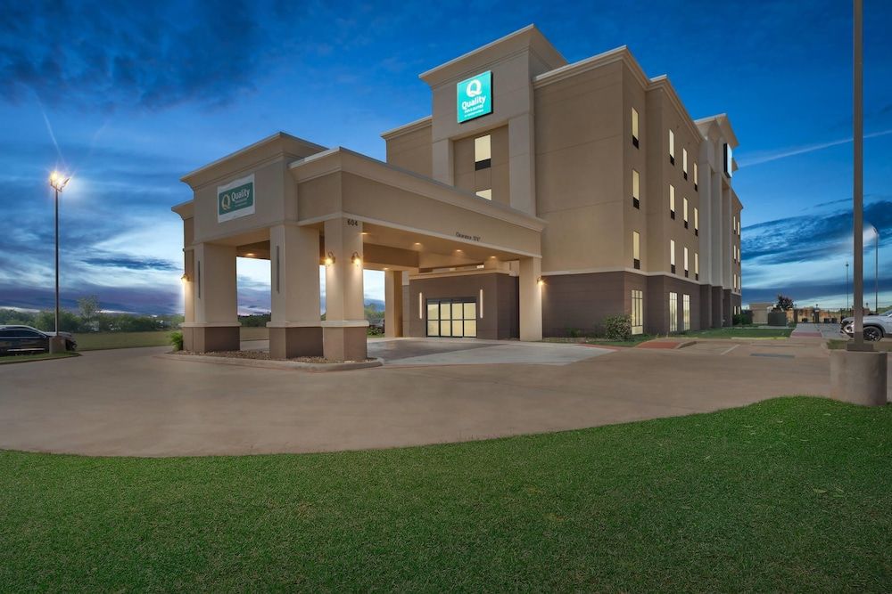 Quality Inn & Suites Pearsall 2 estrelas em Pearsall