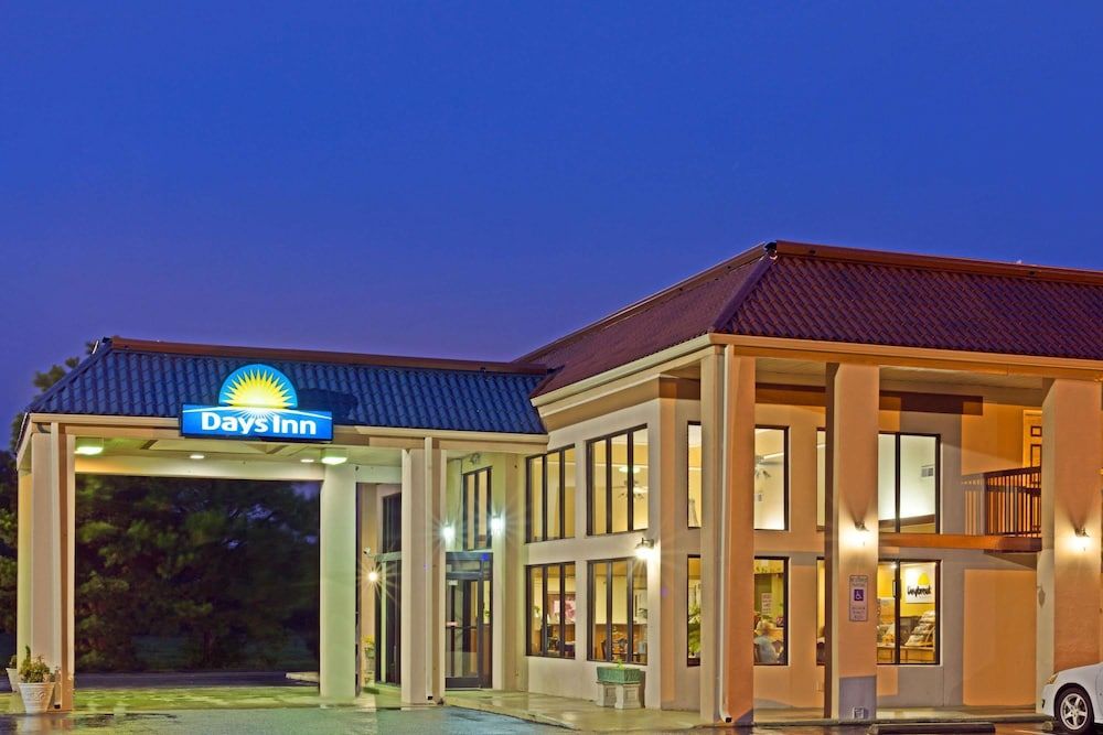Days Inn by Wyndham Clinton 2 estrellas en Clinton