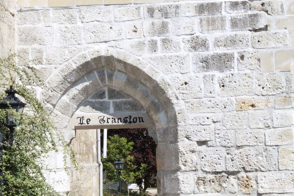 Le Translon -1 estrellas en Saint-Pierre-Aigle