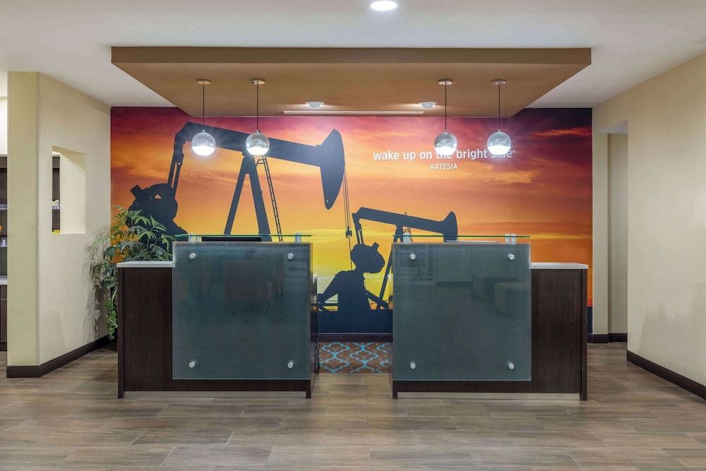 La Quinta Inn & Suites by Wyndham Artesia 2