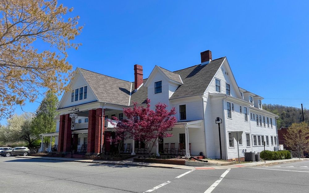 The NuWray Hotel & Carriage House -1 estrellas en Burnsville