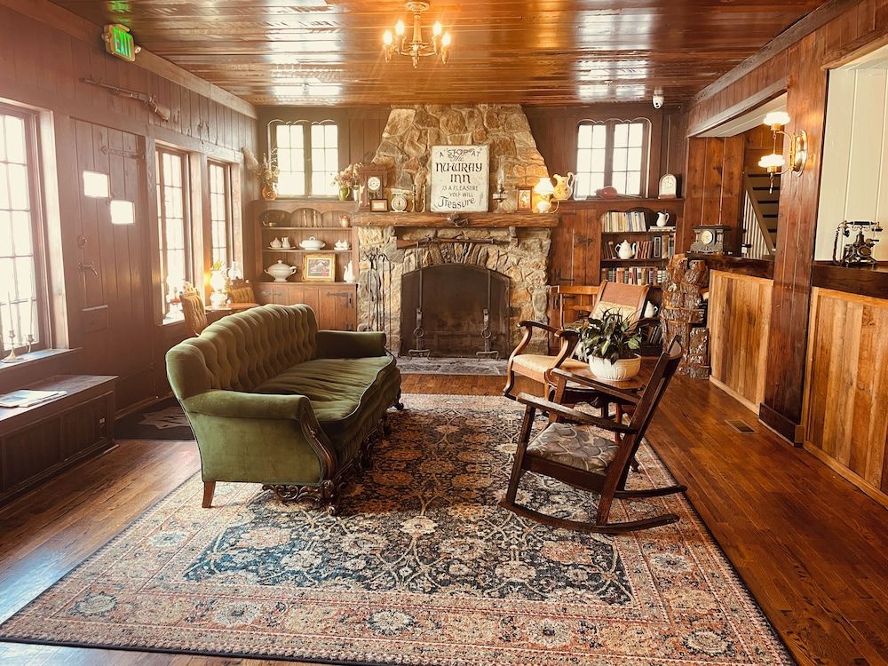 The NuWray Hotel & Carriage House 2