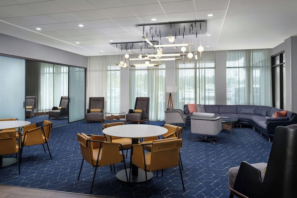 Courtyard By Marriott Lake City 3