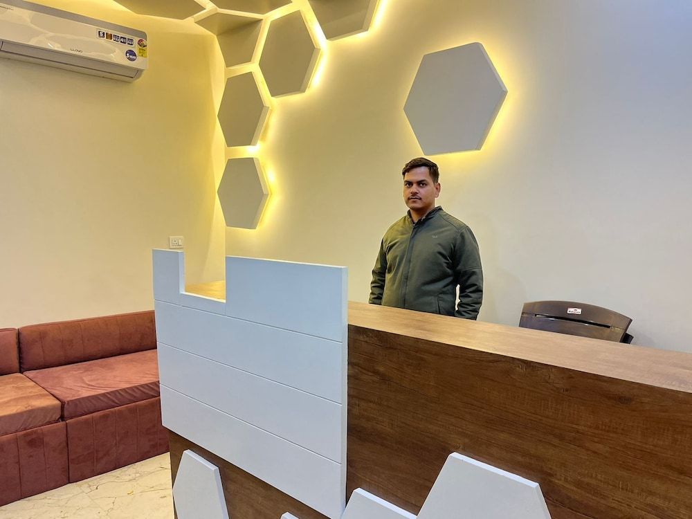Hotel Govardhan Inn 2